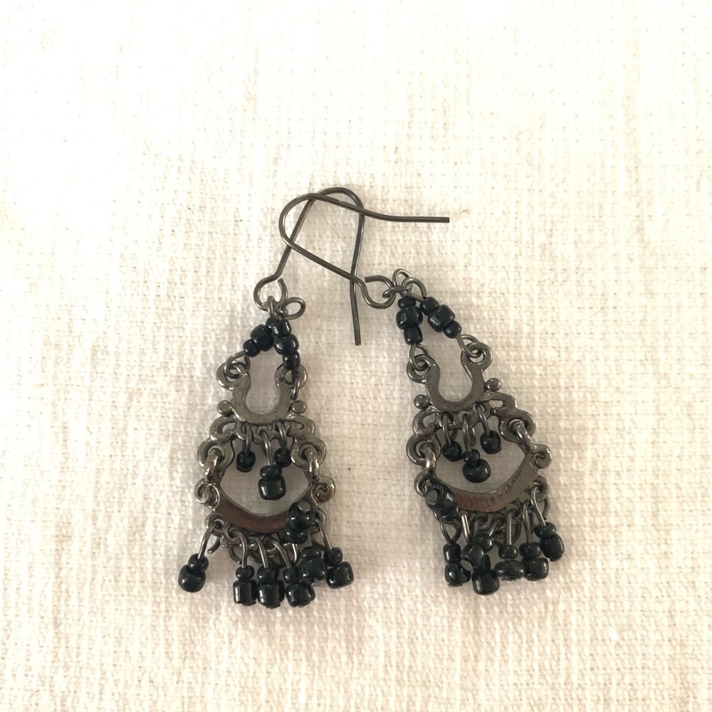 Black and silver small chandelier earrings! ❤️